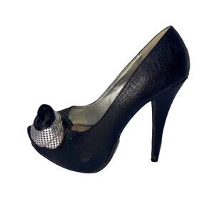 Qupid open toe tall high heels with a flower toe detailing SZ 7.5